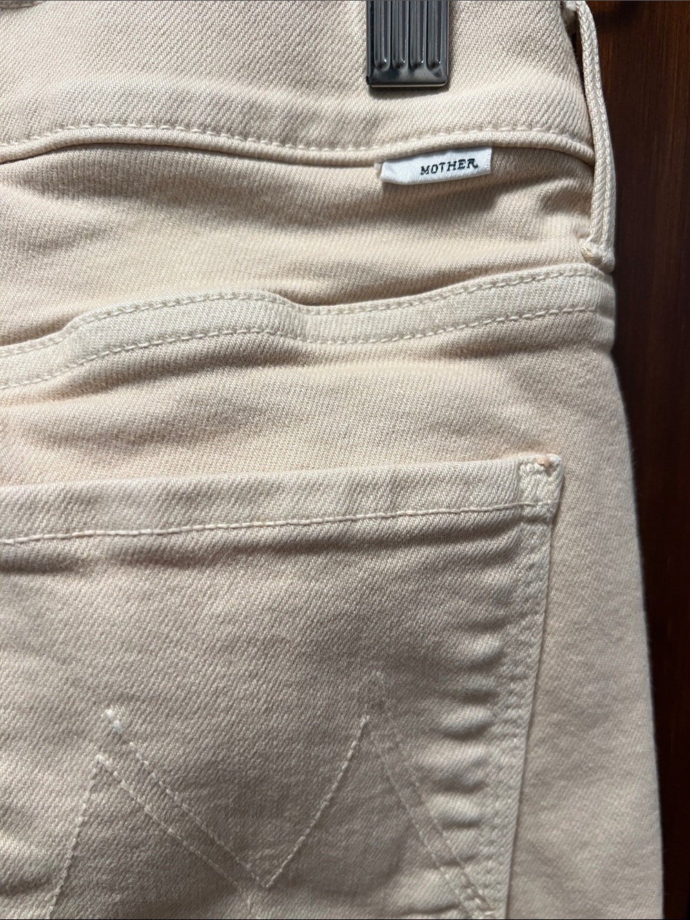 MOTHER The Weekender Mid Rise Flare Jeans Fog Beige Frayed Hem Size 27 - Picture 3 of 11